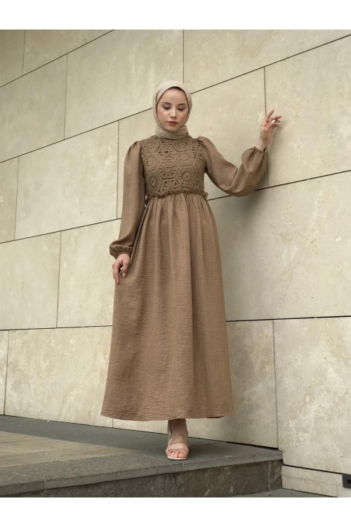 Balon Kol Beli Lastikli Güpür Detay Elbise Camel