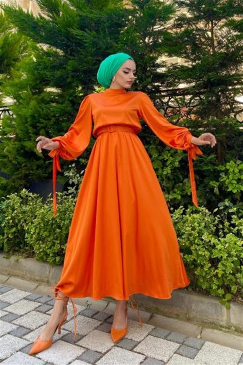 Balon Kol Kemerli Saten Elbise Turuncu