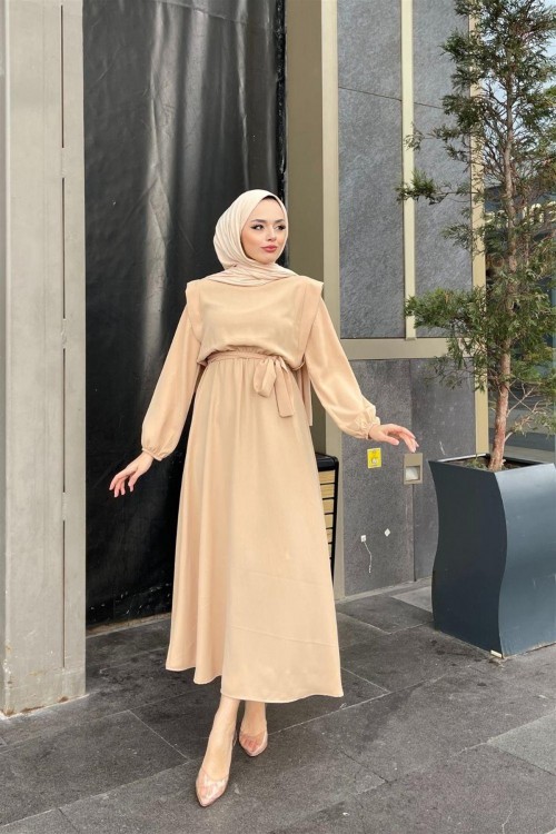 Beli Lastikli Omzu Dökümlü Elbise Camel