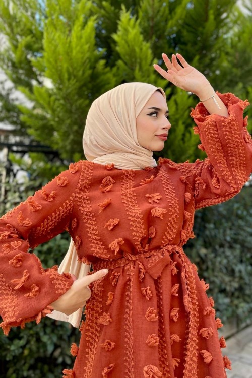 Beli Lastikli Ponpon Elbise Kiremit