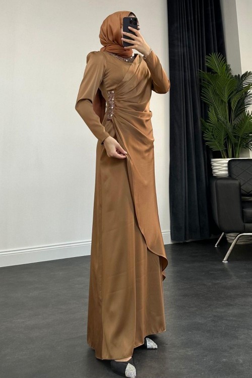 Beli Ve Boynu İşlemeli Saten Abiye Camel