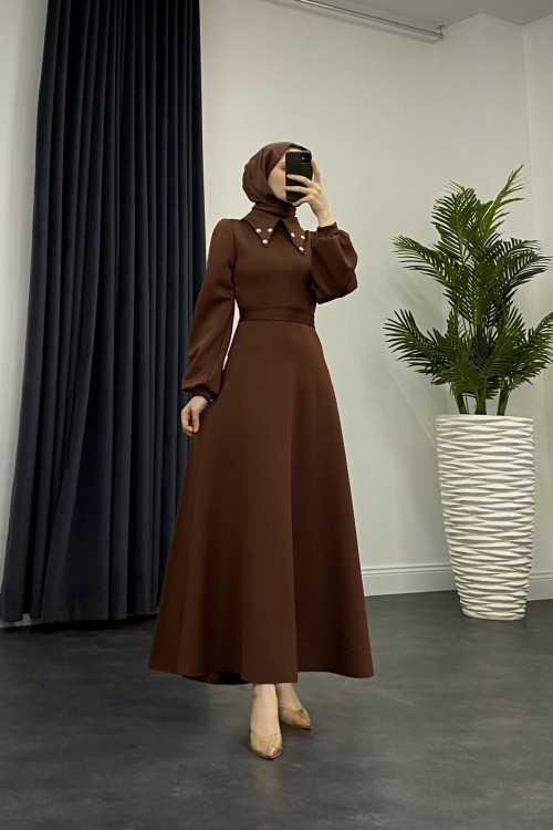 Carey Scuba Yakası Taşlı Elbise Kahverengi