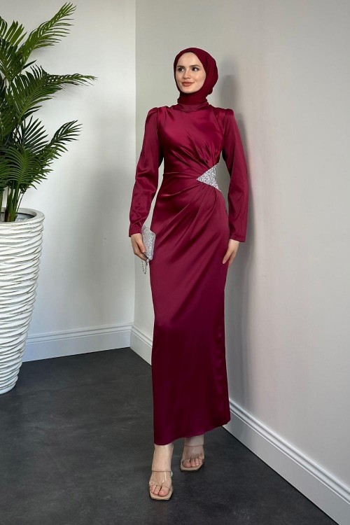 Dianora Yanı Üçgen Taşlı Saten Abiye Bordo
