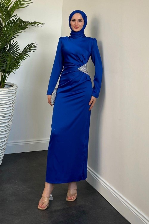 Dianora Yanı Üçgen Taşlı Saten Abiye Sax