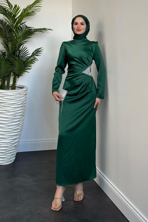 Dianora Yanı Üçgen Taşlı Saten Abiye Zümrüt