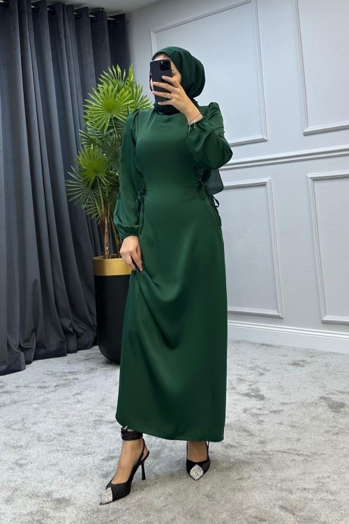 Elenor Belden Bağlamalı Saten Tesettür Elbise Zümrüt