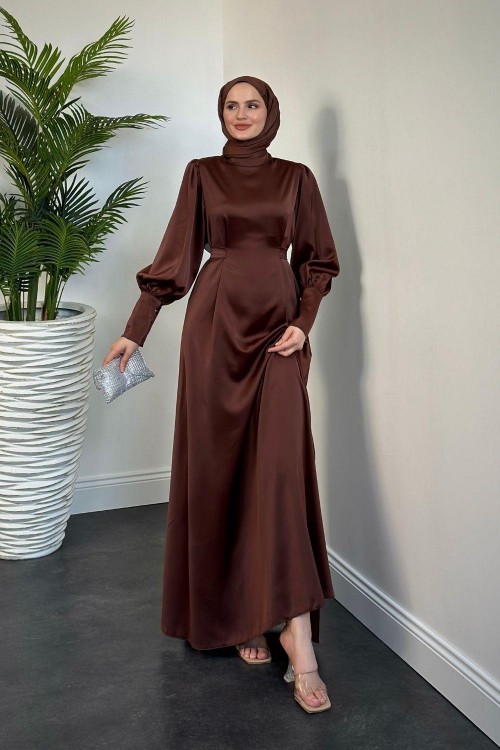 Emora Kuşaklı Saten Elbise Kahverengi