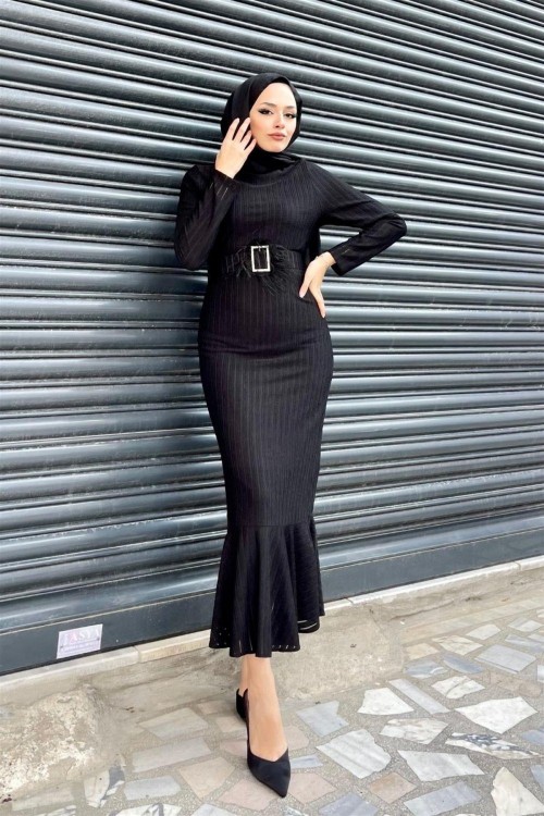 Kemeri Tüylü Kendinden Çizgili Elbise Siyah