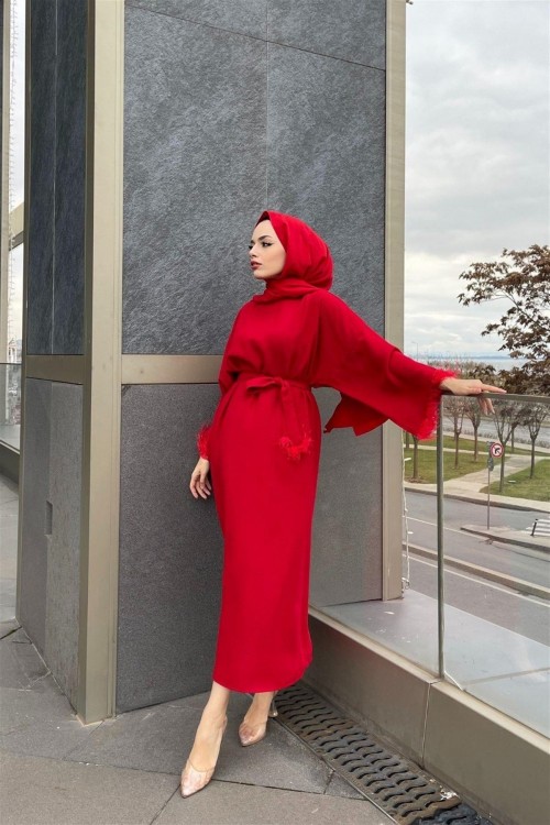 Kolları Tüylü Kuşaklı Elbise Kırmızı