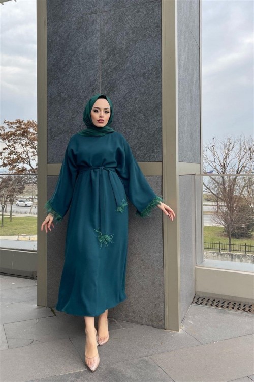 Kolları Tüylü Kuşaklı Elbise Zümrüt