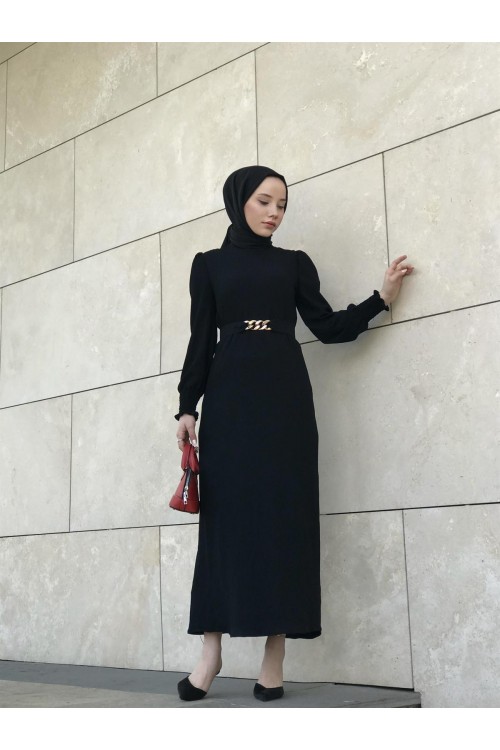 Kollları Lastikli Zincir Kemerli Bürümcük Elbise Siyah