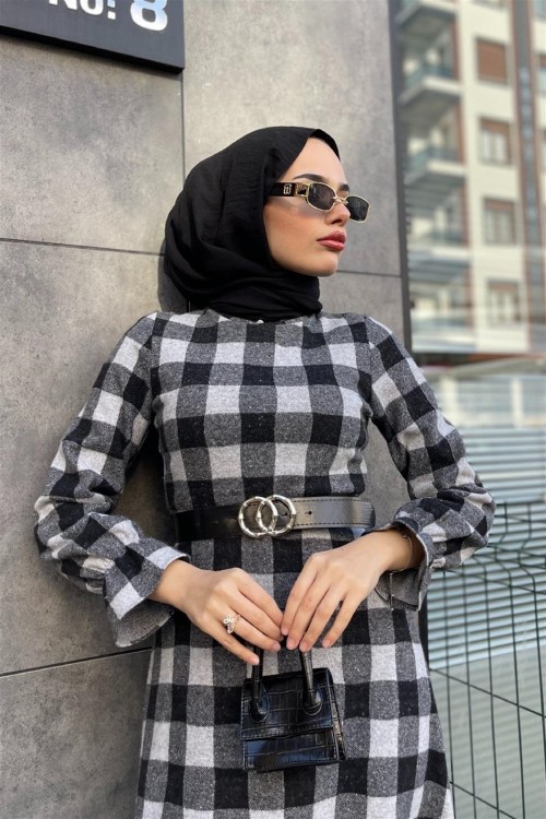 Kolu Lastikli Kemerli Kareli Elbise Siyah