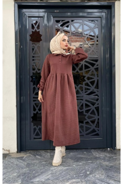 Küçük Kapitone Yakalı Elbise Kahverengi