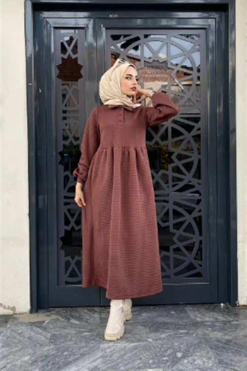 Küçük Kapitone Yakalı Elbise Kahverengi