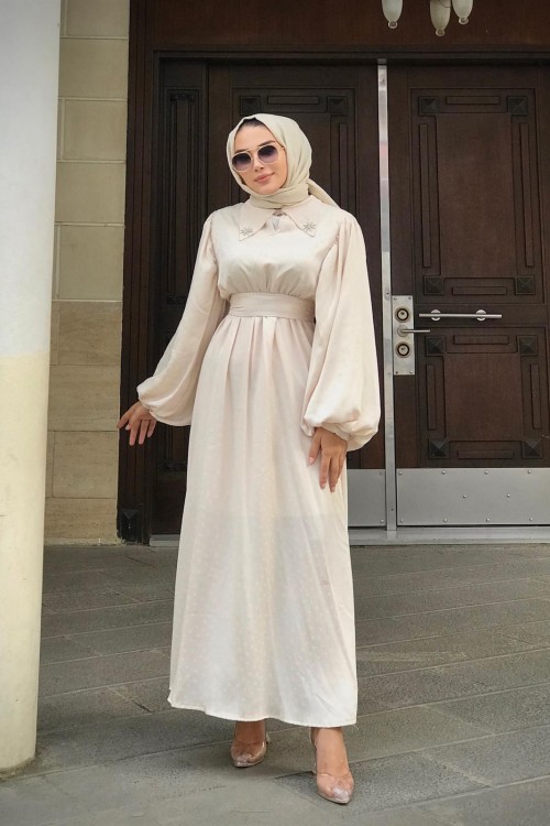 Lenta Puantiye Yakası Taşlı Elbise Krem