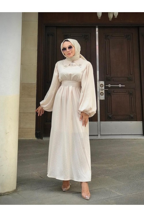 Lenta Puantiye Yakası Taşlı Elbise Krem