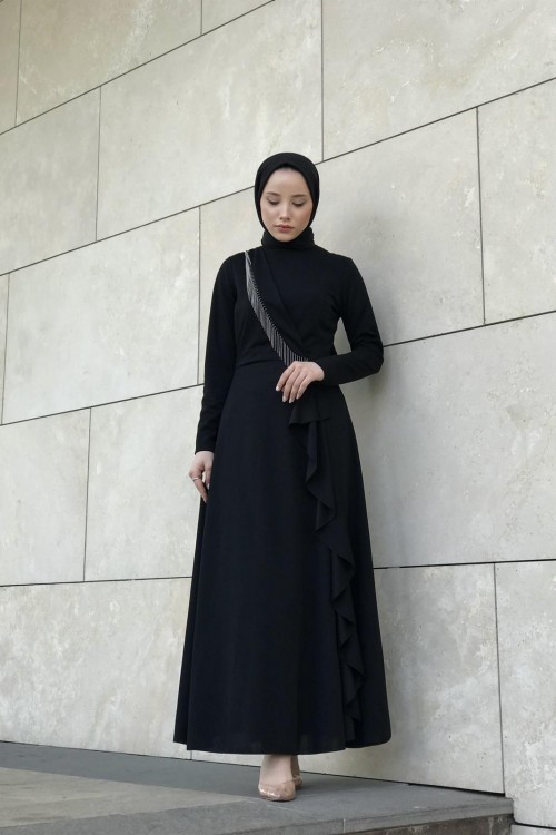 Önü Çapraz Zincirli Fırfıt Detay Elbise Siyah