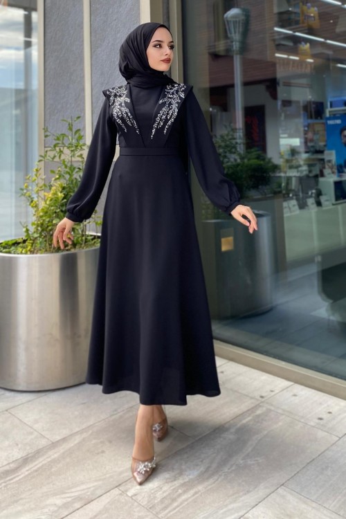 Önü Taşlı Kemerli Elbise Siyah
