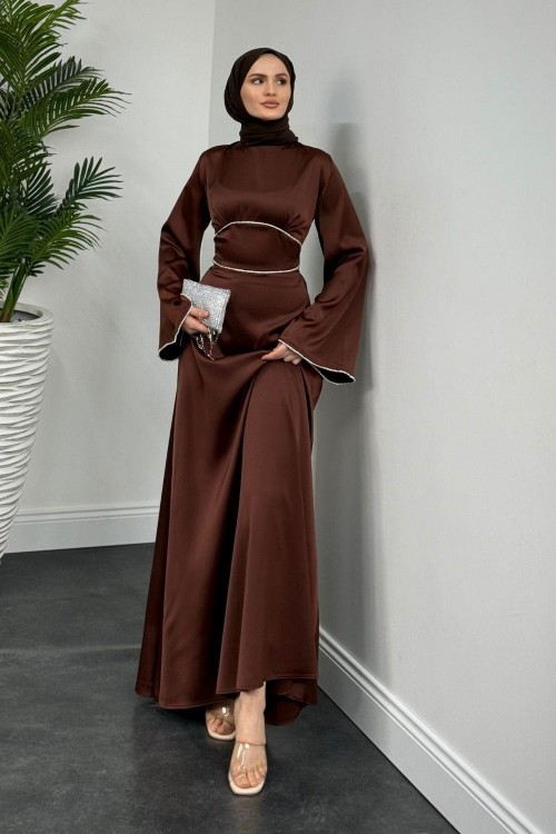 Vlasi Kolu Ve Beli Baget Taşlı Saten Abiye Kahverengi