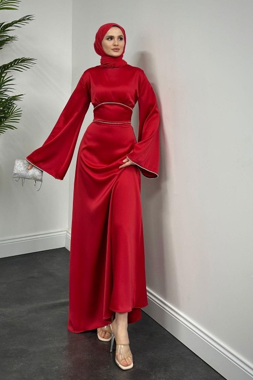 Vlasi Kolu Ve Beli Baget Taşlı Saten Abiye Kırmızı