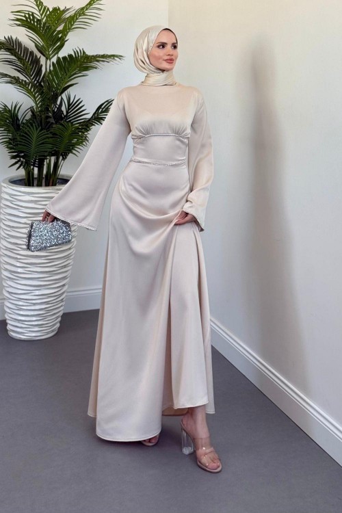 Vlasi Kolu Ve Beli Baget Taşlı Saten Abiye Krem