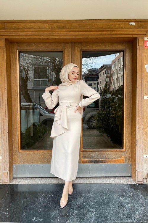 Yanı Fırfırlı Kemerli Krep Elbise Bej