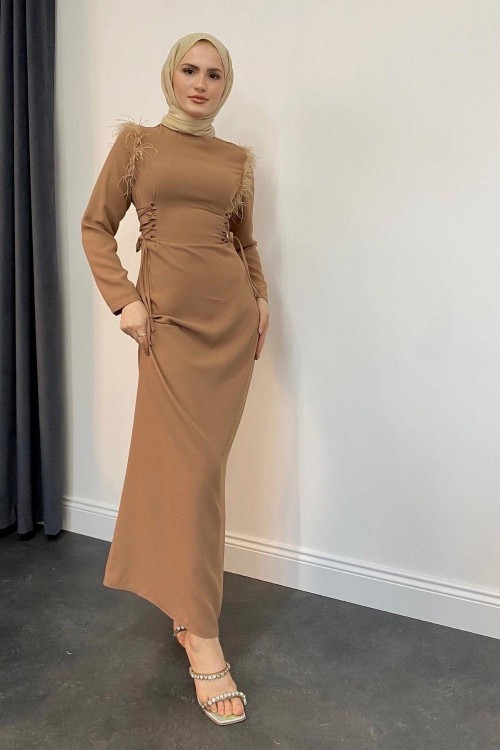 Yolanta Omzu Tüylü Abiye SütlüKahve